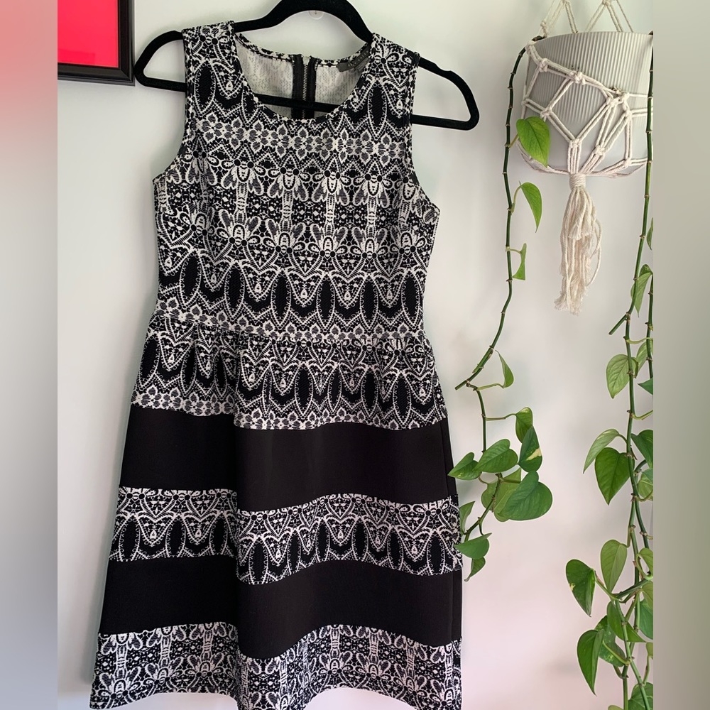 2 for $25 - 💙 Blue and White Paisley Dress 👗 By Suzy Shier BIN 1
